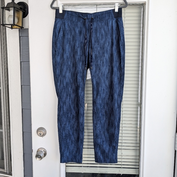 Athleta Stride Midtown Ankle Pant Blue Variegated Striated Pattern Size 6 - Picture 3 of 14